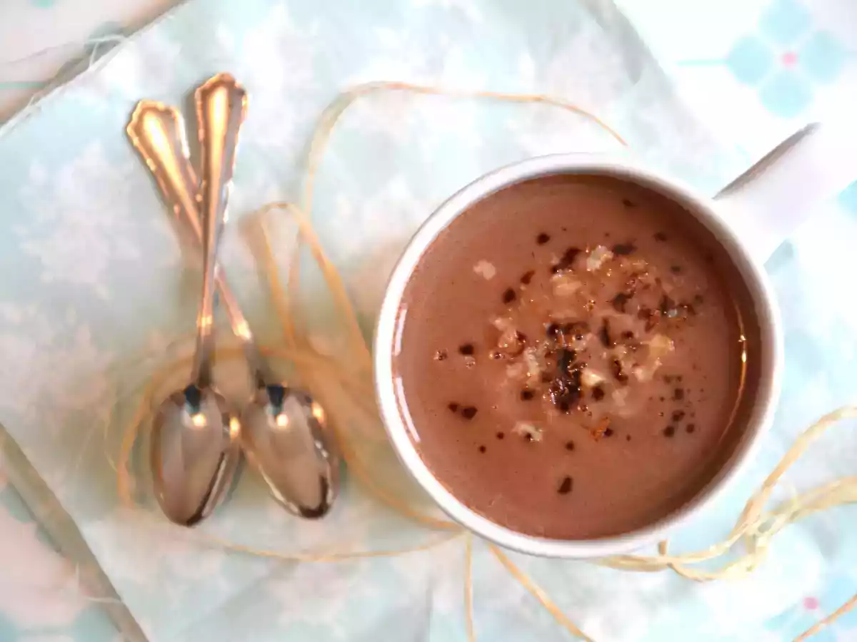 Chocolat chaud au lait de coco, lait d'avoine & noix de pécan { Vegan }