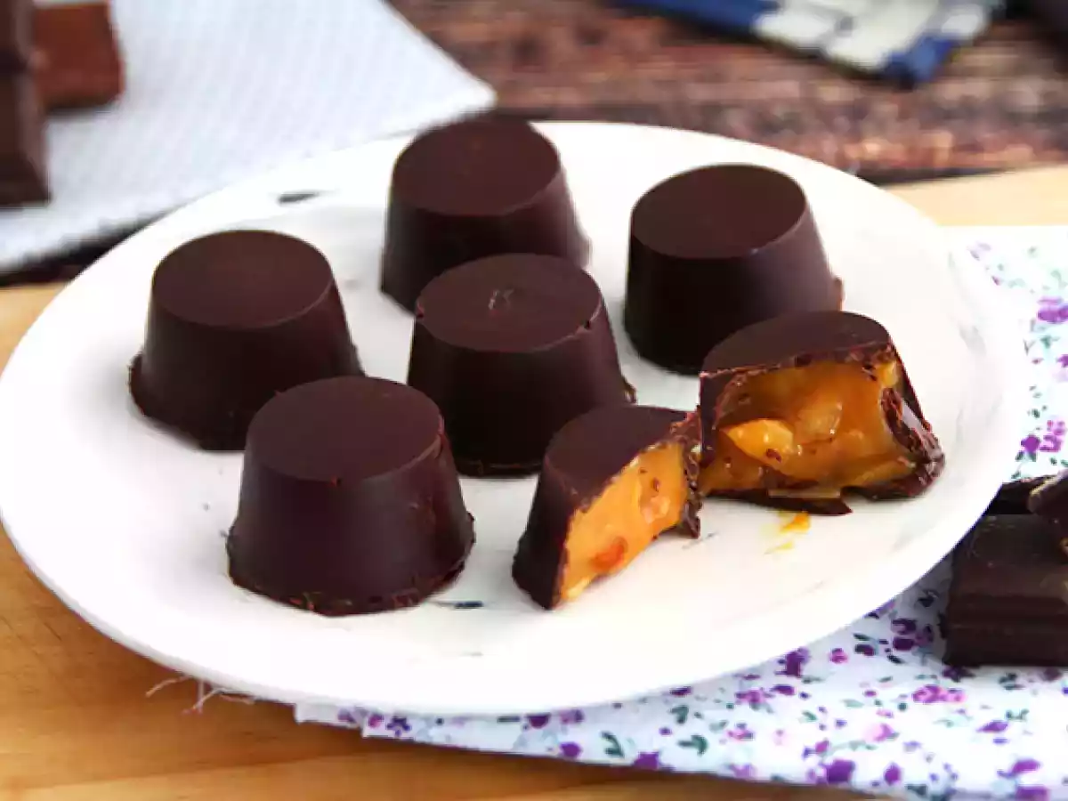 Chocolats fourrés au caramel au beurre salé et aux amandes