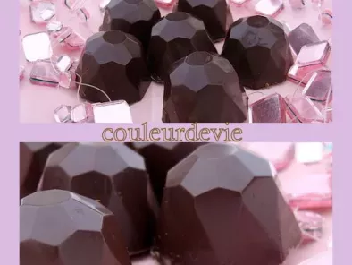 Chocolats noirs fourrés ganache au rhum ET chocolats blancs fourrés ganache pistache, photo 3