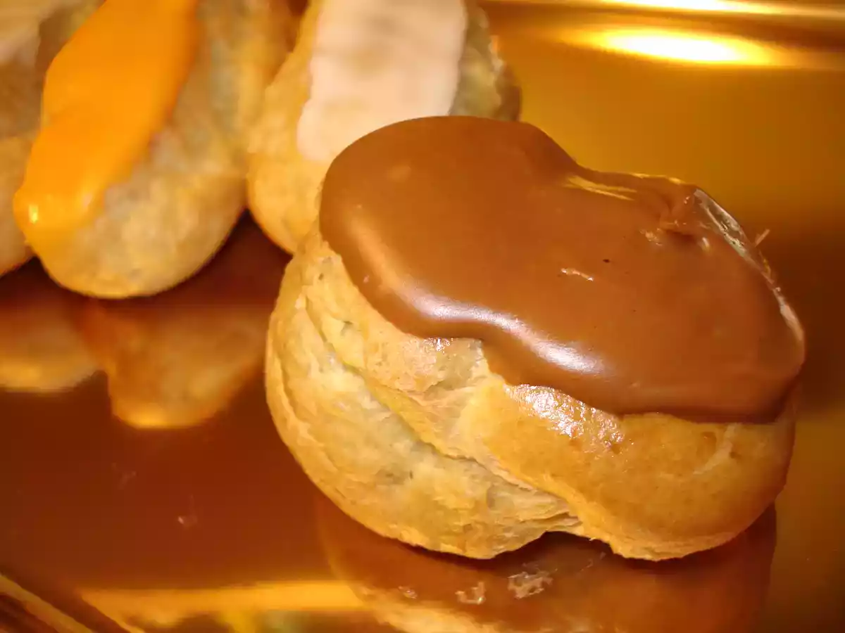 Choux à la crème au grand-marnier, vanille et chocolat. - photo 2