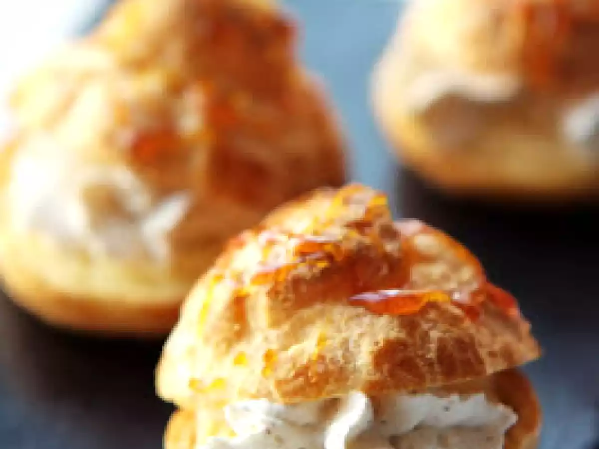 Choux à la crème au petit goût d'amandes