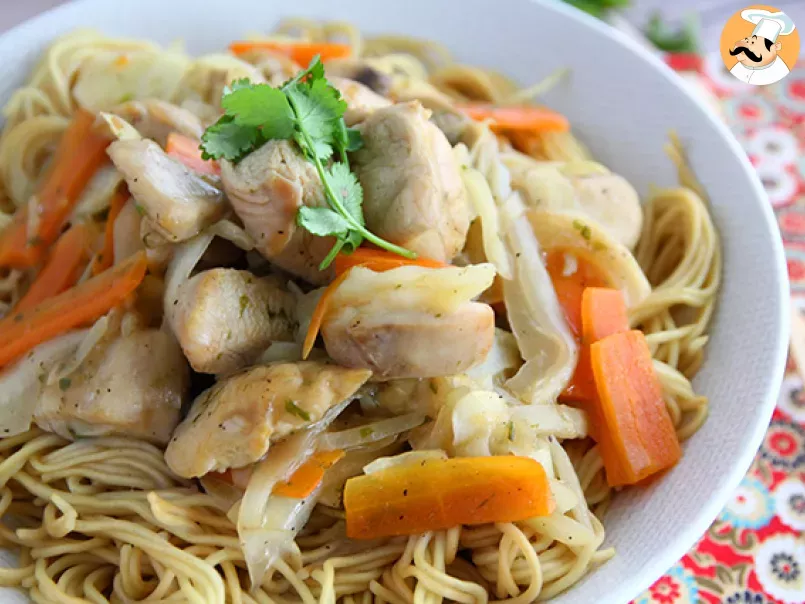 Chow mein (chao men), nouilles chinoises au poulet et aux légumes - photo 2