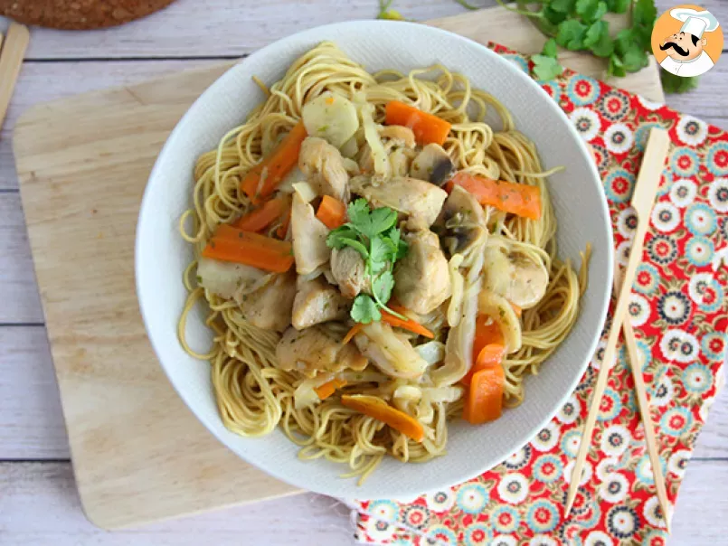 Chow mein (chao men), nouilles chinoises au poulet et aux légumes - photo 3