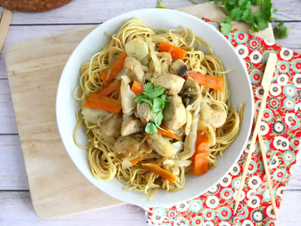 Chow mein (chao men), nouilles chinoises au poulet et aux légumes - photo 3
