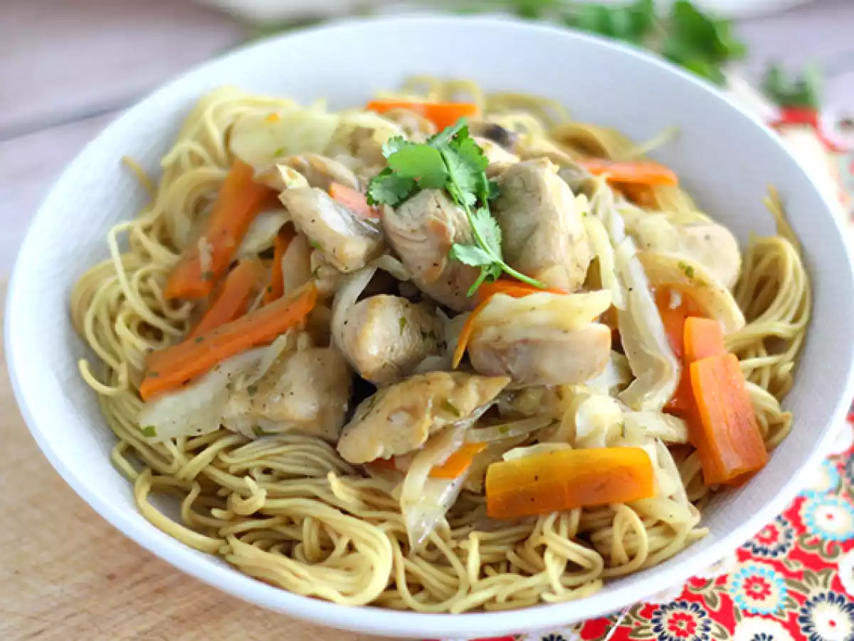 Chow mein (chao men), nouilles chinoises au poulet et aux légumes - photo 4