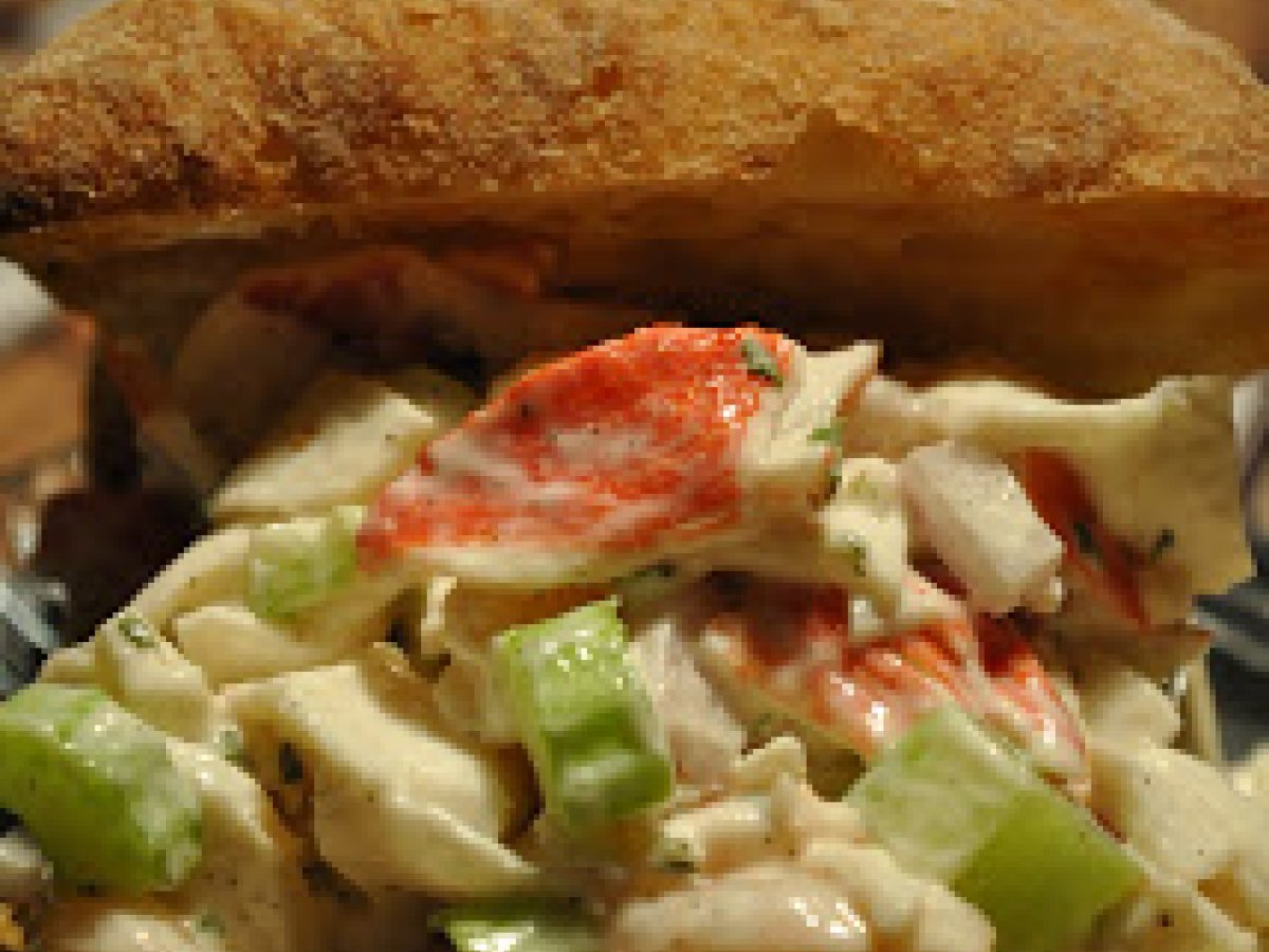 Ciabbata grillé à la salade de goberge et crevettes Recette Ptitchef