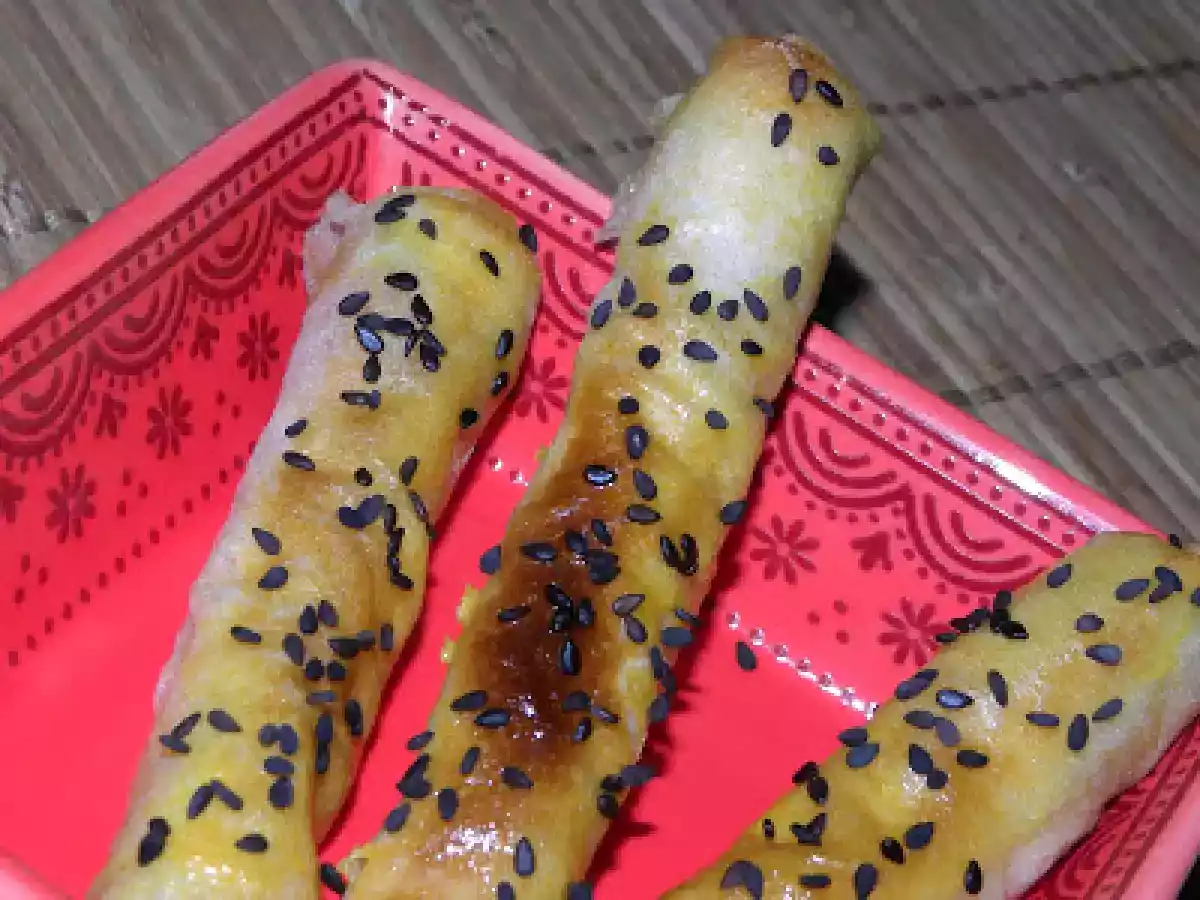 Cigares en feuilles de bricks, au saumon fumé et graines de sésame noir