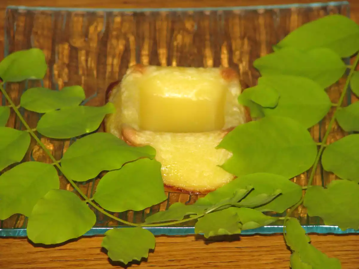 Clafouti aux fleurs d'acacia