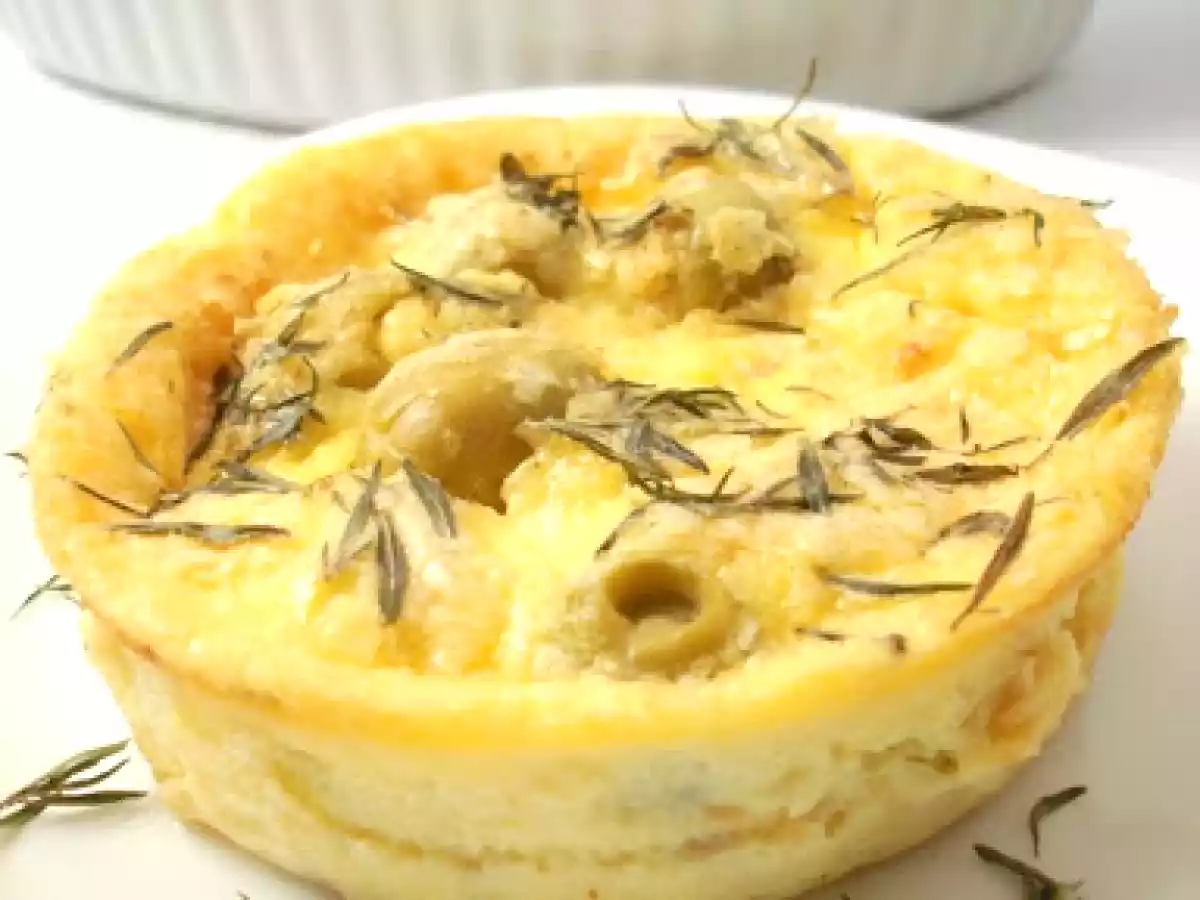 CLAFOUTIS AUX ANCHOIS ET AUX OLIVES