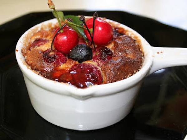 CLAFOUTIS AUX CERISES, KIRSCH-RAISINS ET BEURRE SALE - photo 2