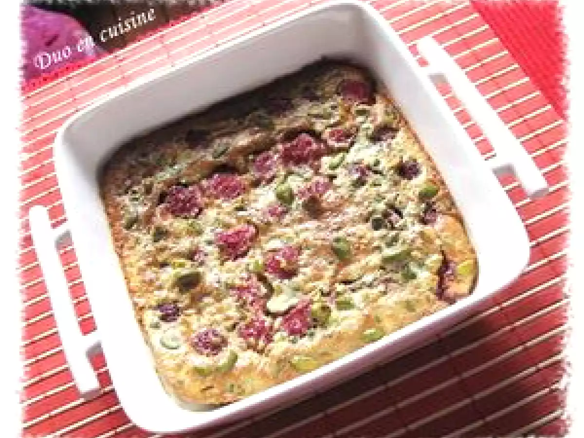 Clafoutis aux framboises et aux pistaches