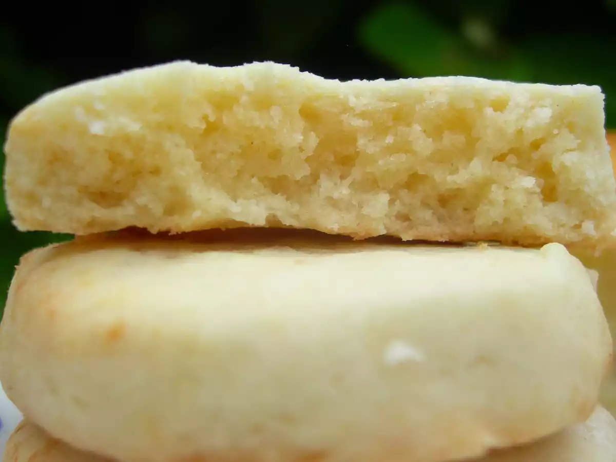 Clafoutis aux pêches et sablés à la peau de lait au citron