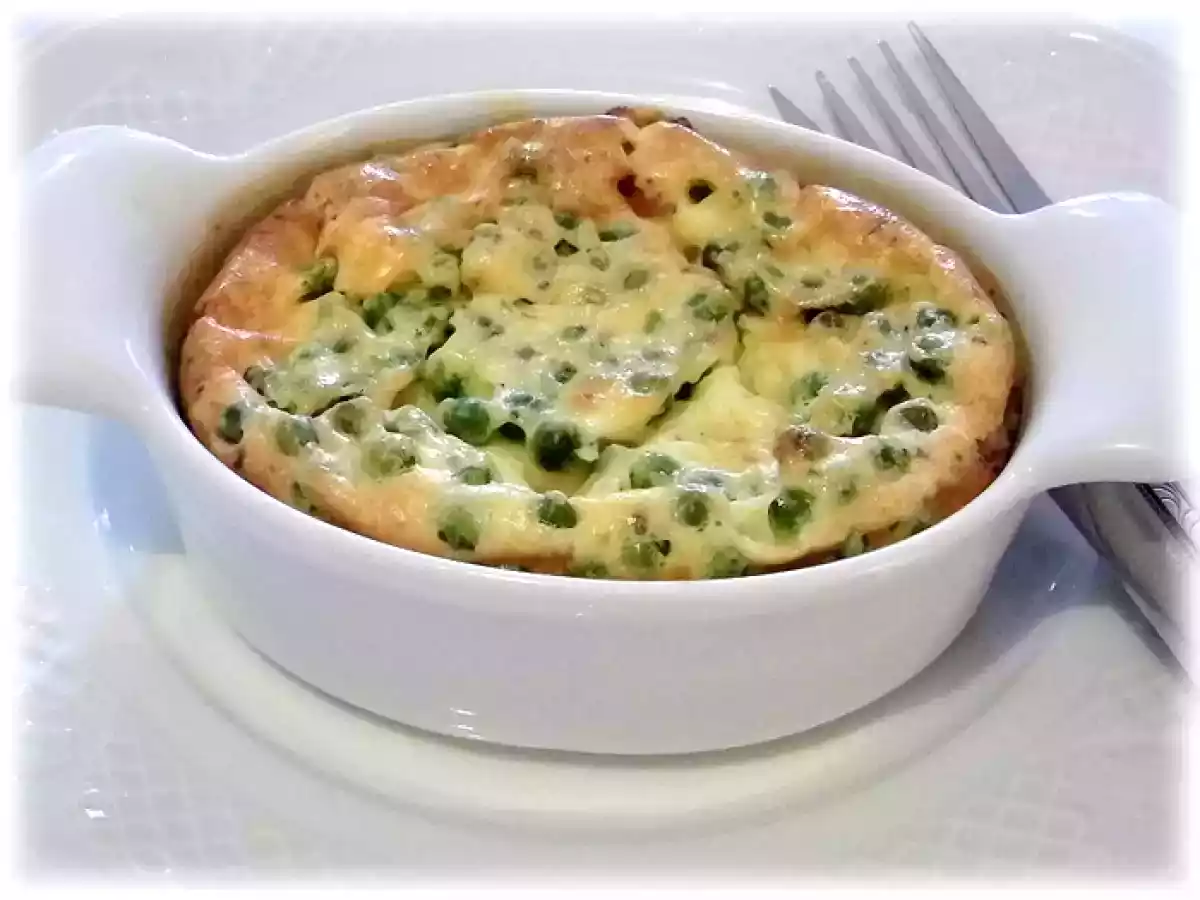 Clafoutis de petits pois, jambon et fromage ail & fines herbes