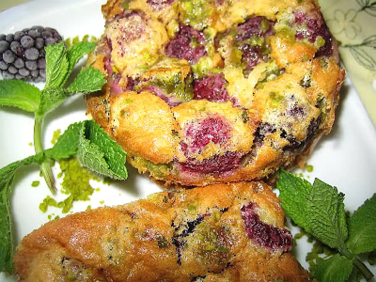 Clafoutis framboises-fruits rouges-pistaches!!!