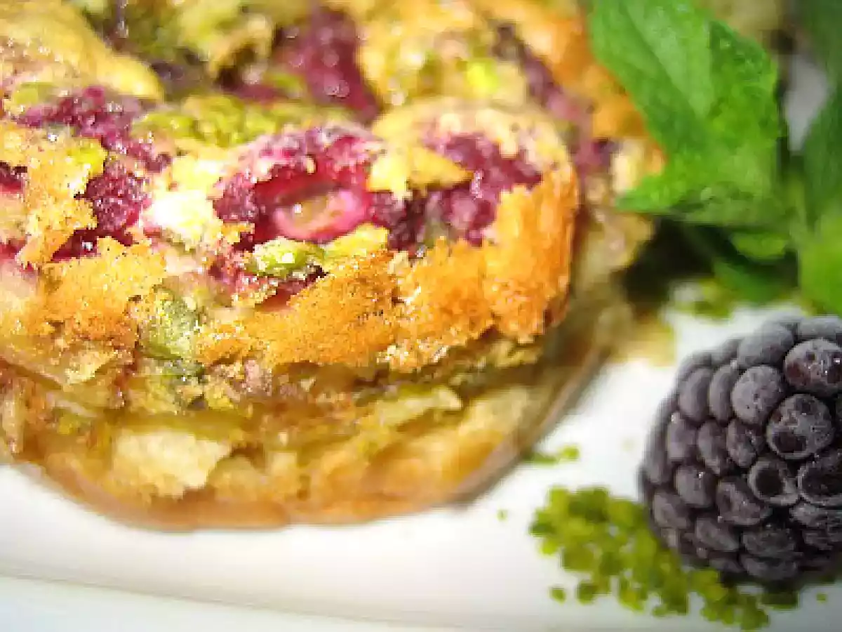 Clafoutis framboises-fruits rouges-pistaches!!! - photo 2