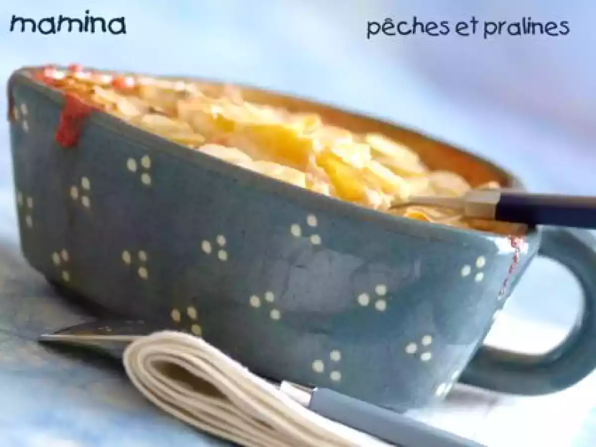 Clafoutis léger de pêches au fromage blanc et aux pralines roses