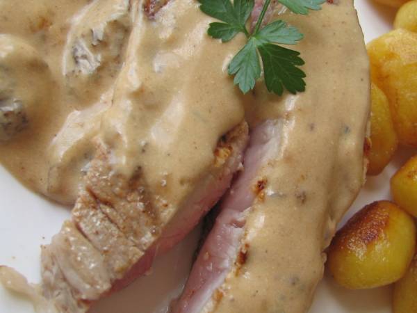 Classiques en famille. Carré de veau aux morilles, pommes grenaille rôties