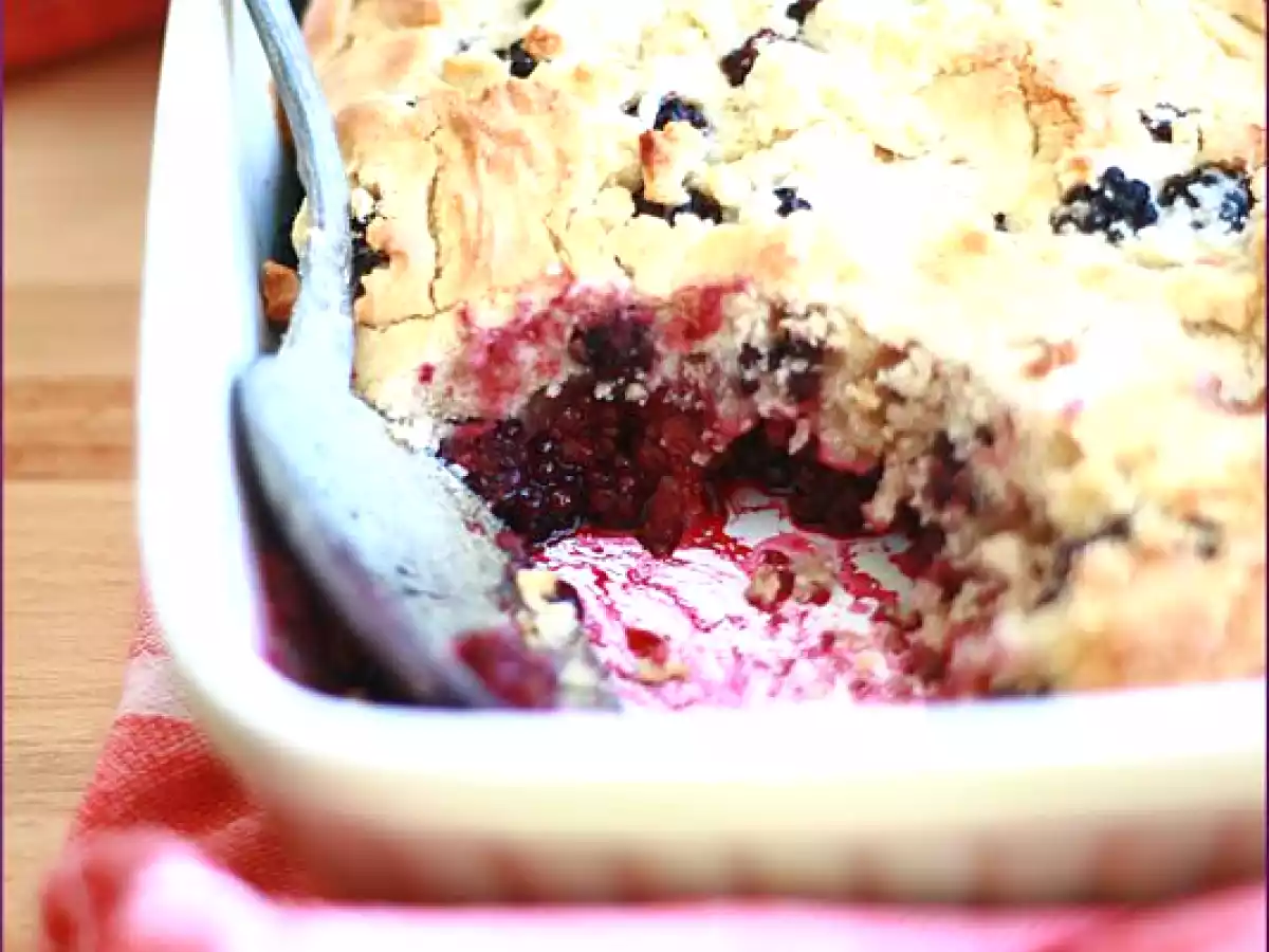 Cobbler aux mûres sauvages sans gluten