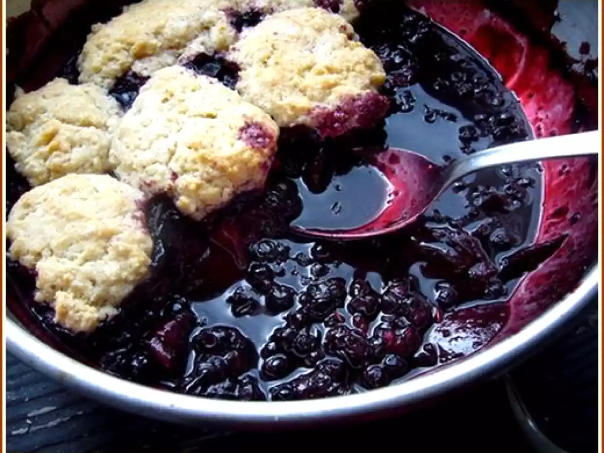 Cobbler pêche myrtille et sorbet pêche