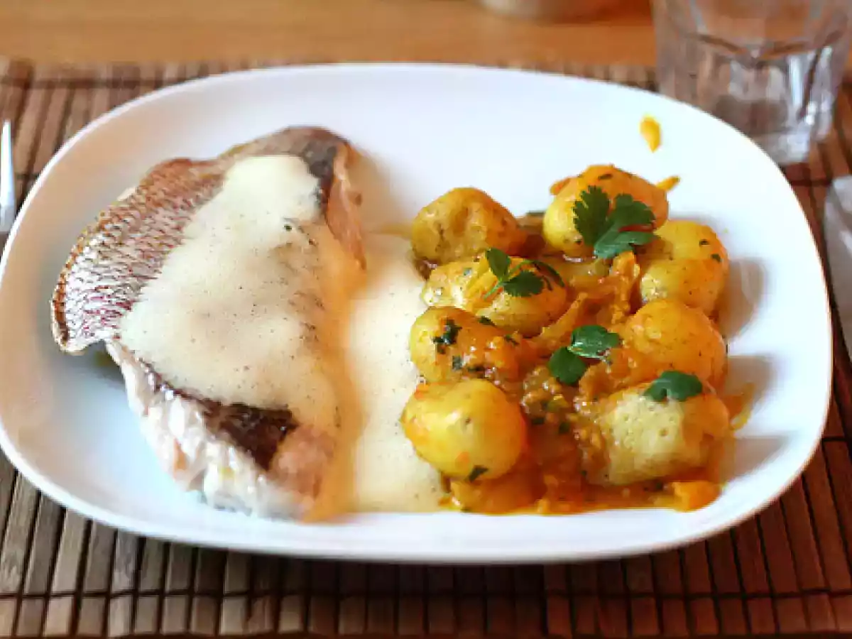 Cocotte de pommes-de-terre au safran & à la coriandre, filets de pagre grillés