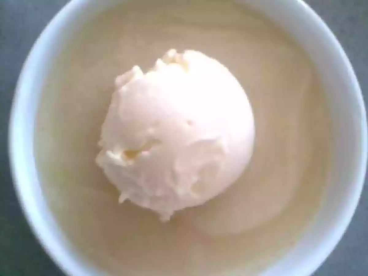 COMPOTE DE POIRES AU MIEL ET A LA CANNELLE