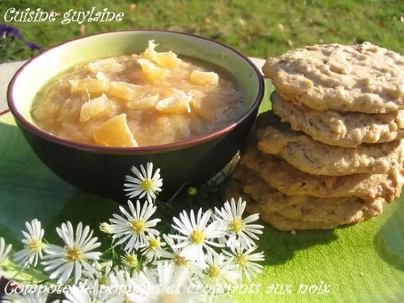 Compote de pommes et biscuits croquants aux noix