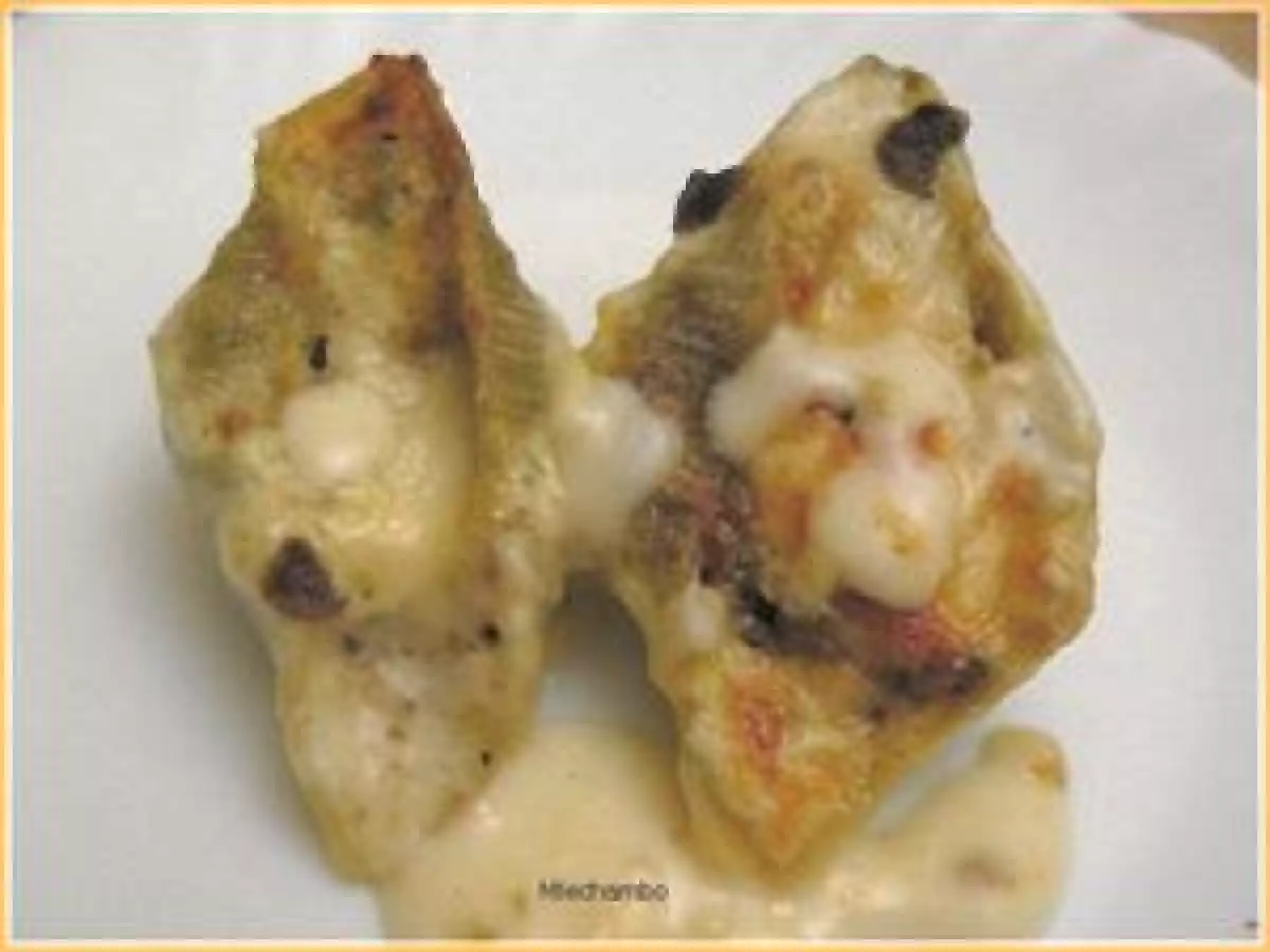 Conchiglioni farcis aux champignons, jambon et béchamel au Comté