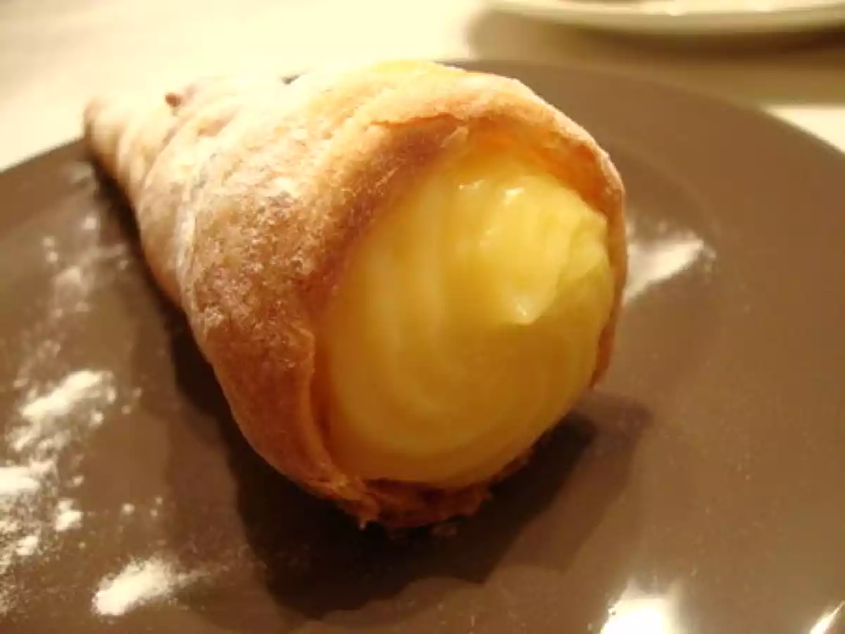 CONES A LA CREME PATISSIERE