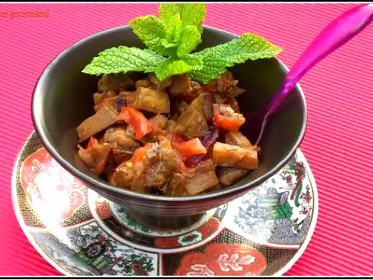Confit aigre-doux aux aubergines et tomates de jardin à la menthe poivrée