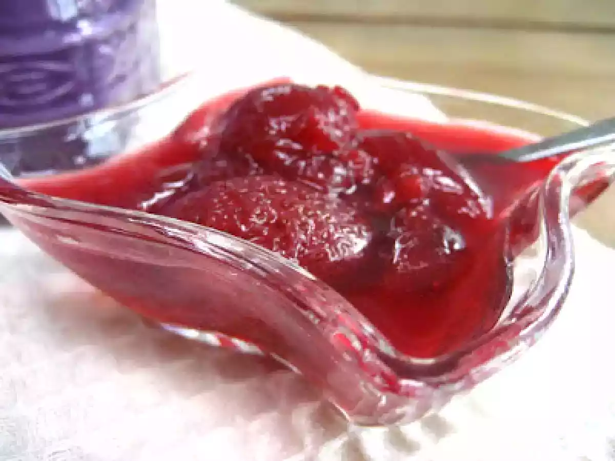 Confiture aux petits fruits à la lavande