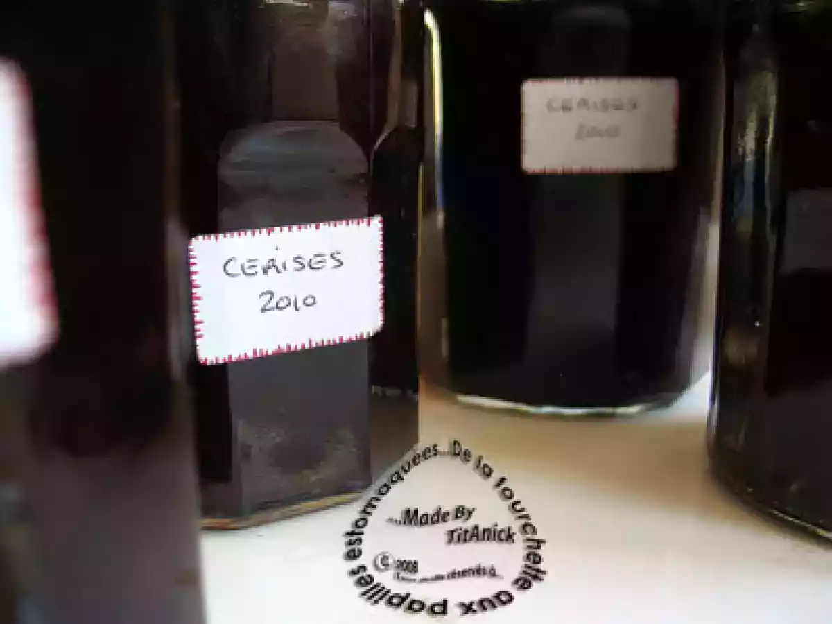 Confiture de cerises concentrée et allégée en sucre