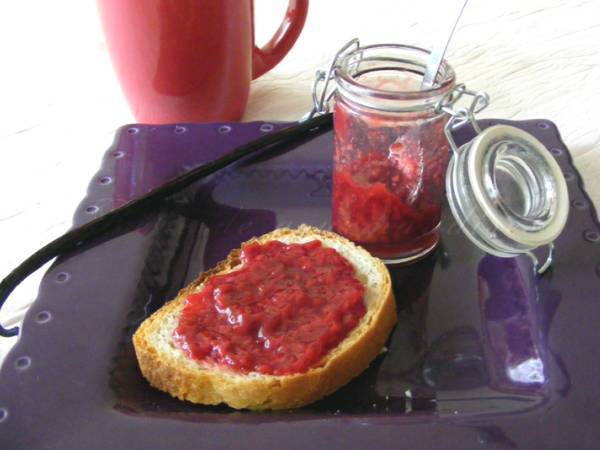 Confiture de fraises et framboises à la vanille