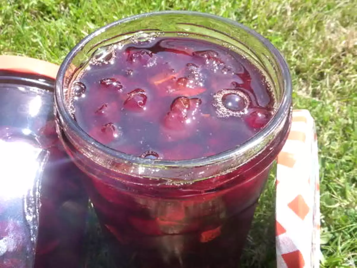 Confiture de griottes ou cerises aigres