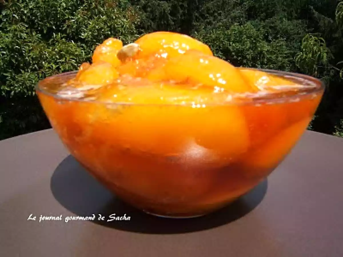 Confiture de pêches à la cardamome verte