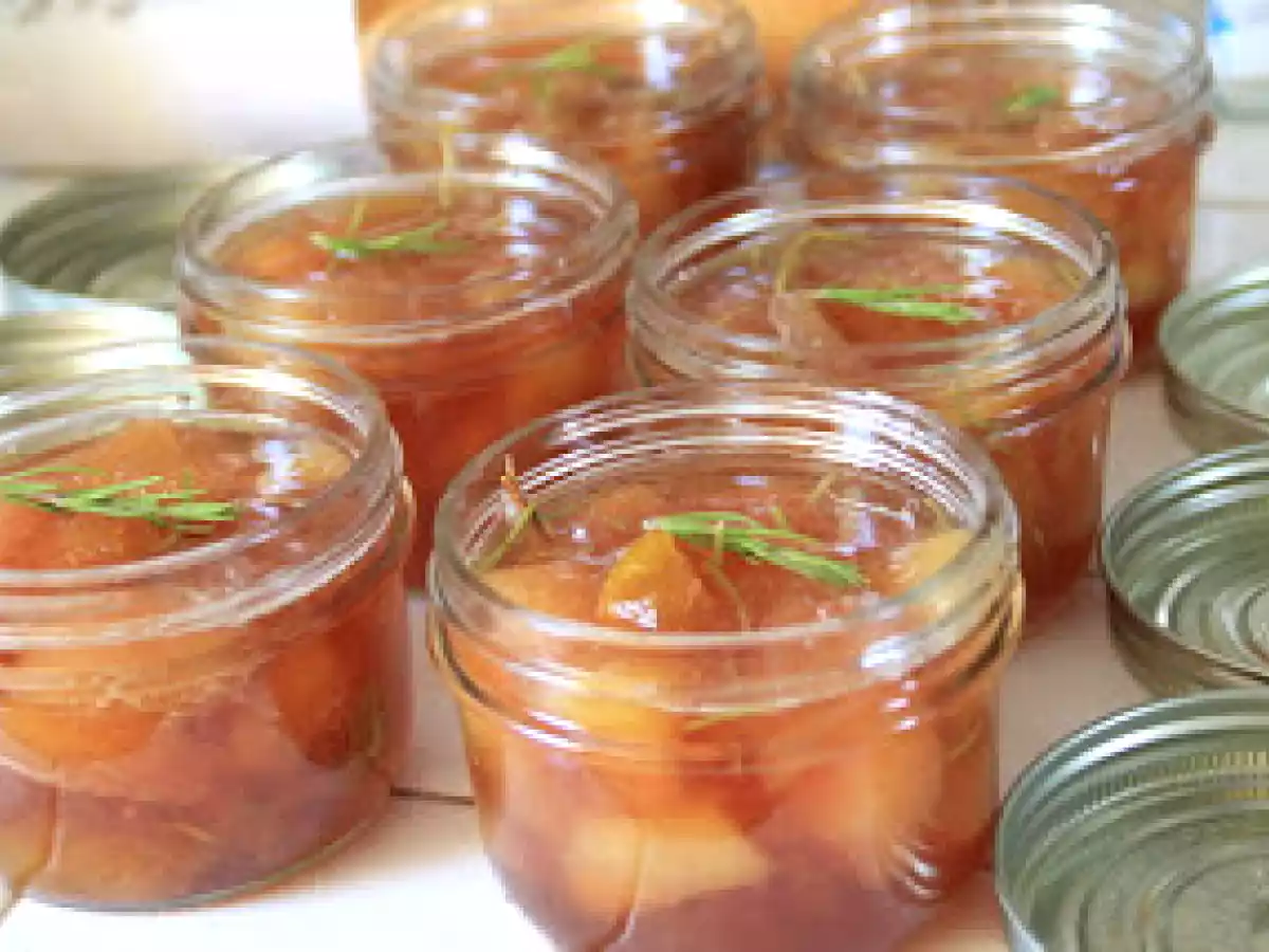 Confiture de pêches blanches au romarin