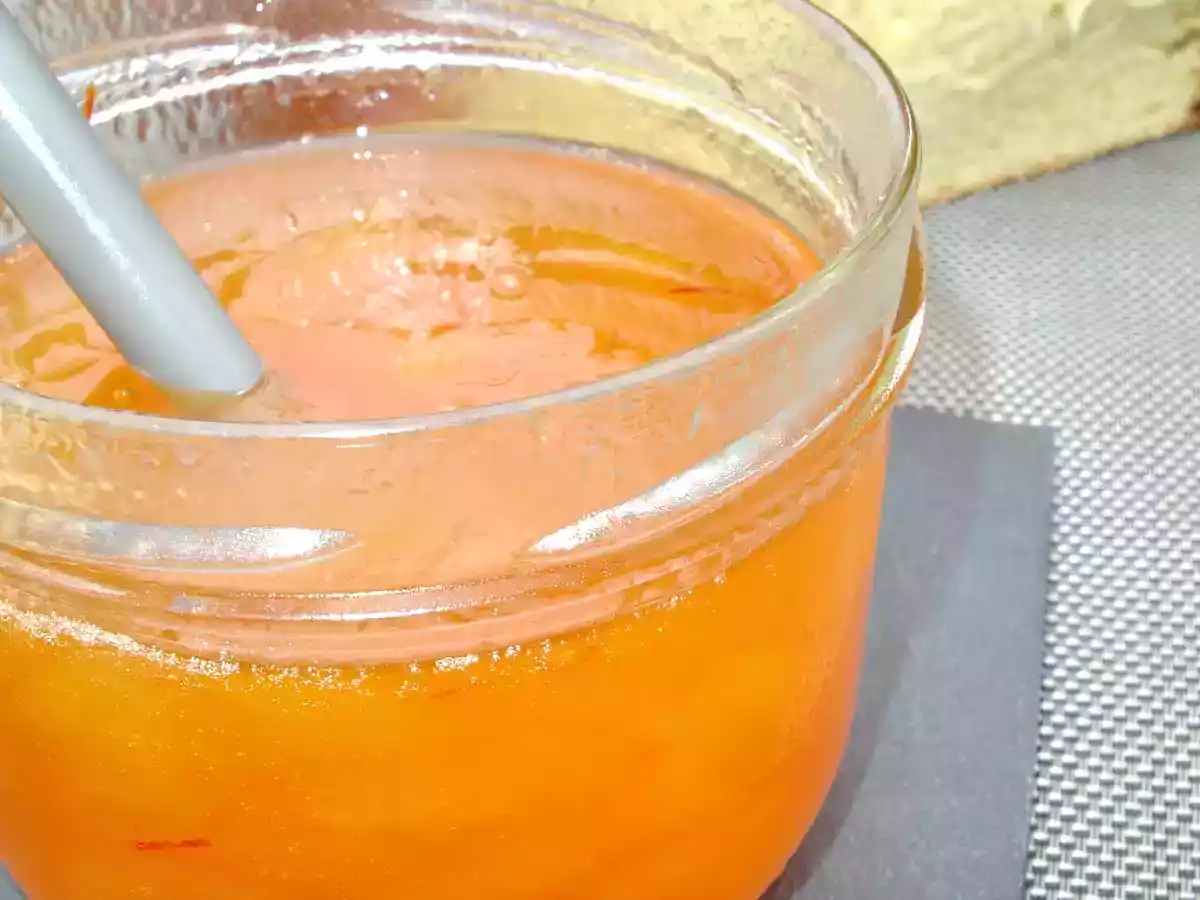 CONFITURE DE PECHES BLANCHES AU SAFRAN