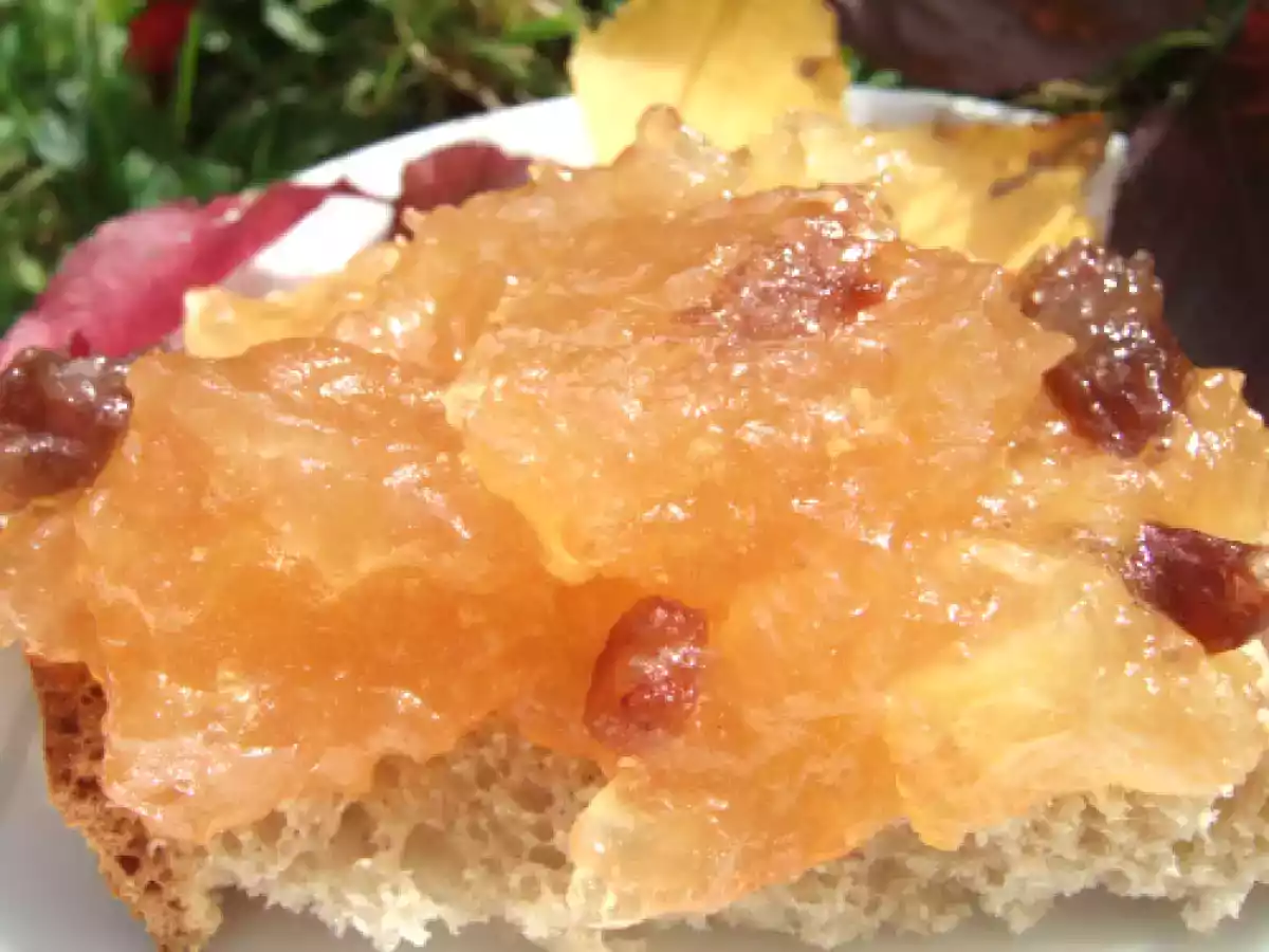 Confiture de pommes, noix, raisins secs au calvados