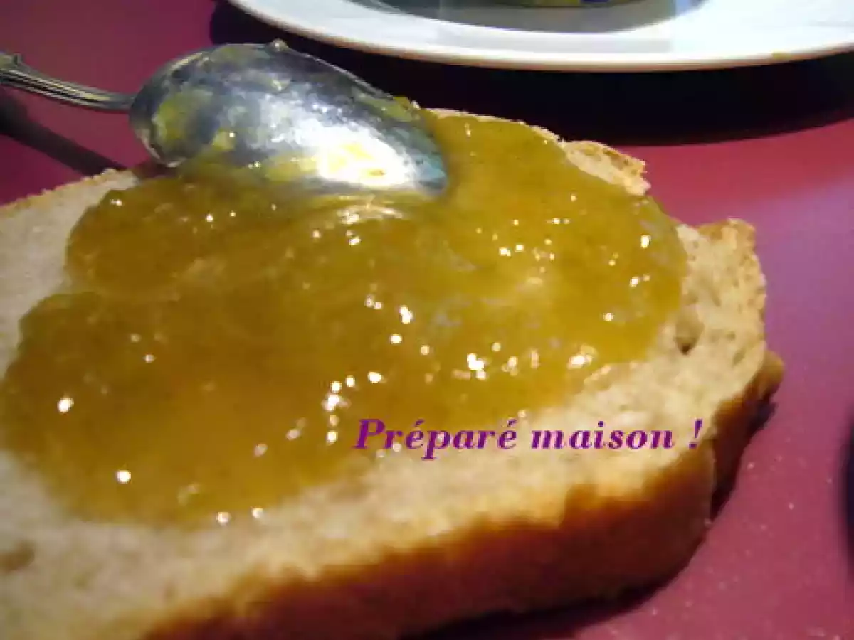Confiture de rhubarbe, vanille et gingembre