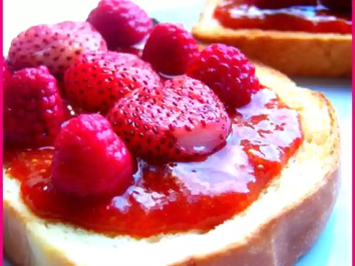 Confiture de tomates cerise aux figues et sa brioche toastée