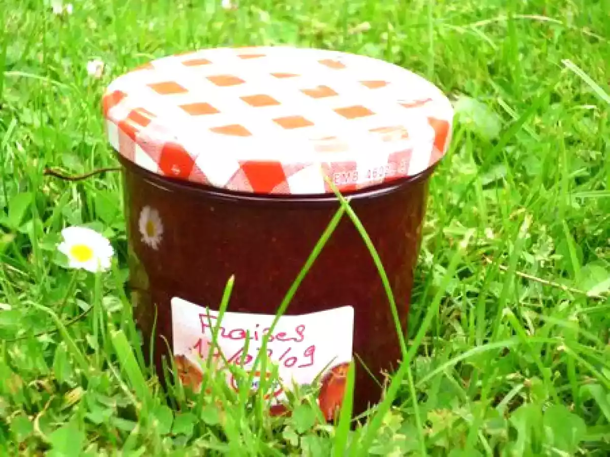 Confitures de fraises touche de vanille, confitures d'abricots touche d'amande!