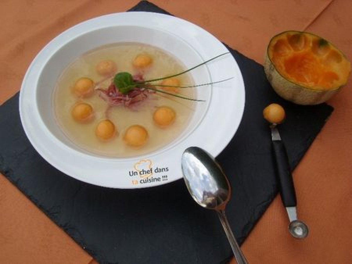 Consommé de volaille glacé, aux perles de melon et jambon de parme Recette Ptitchef