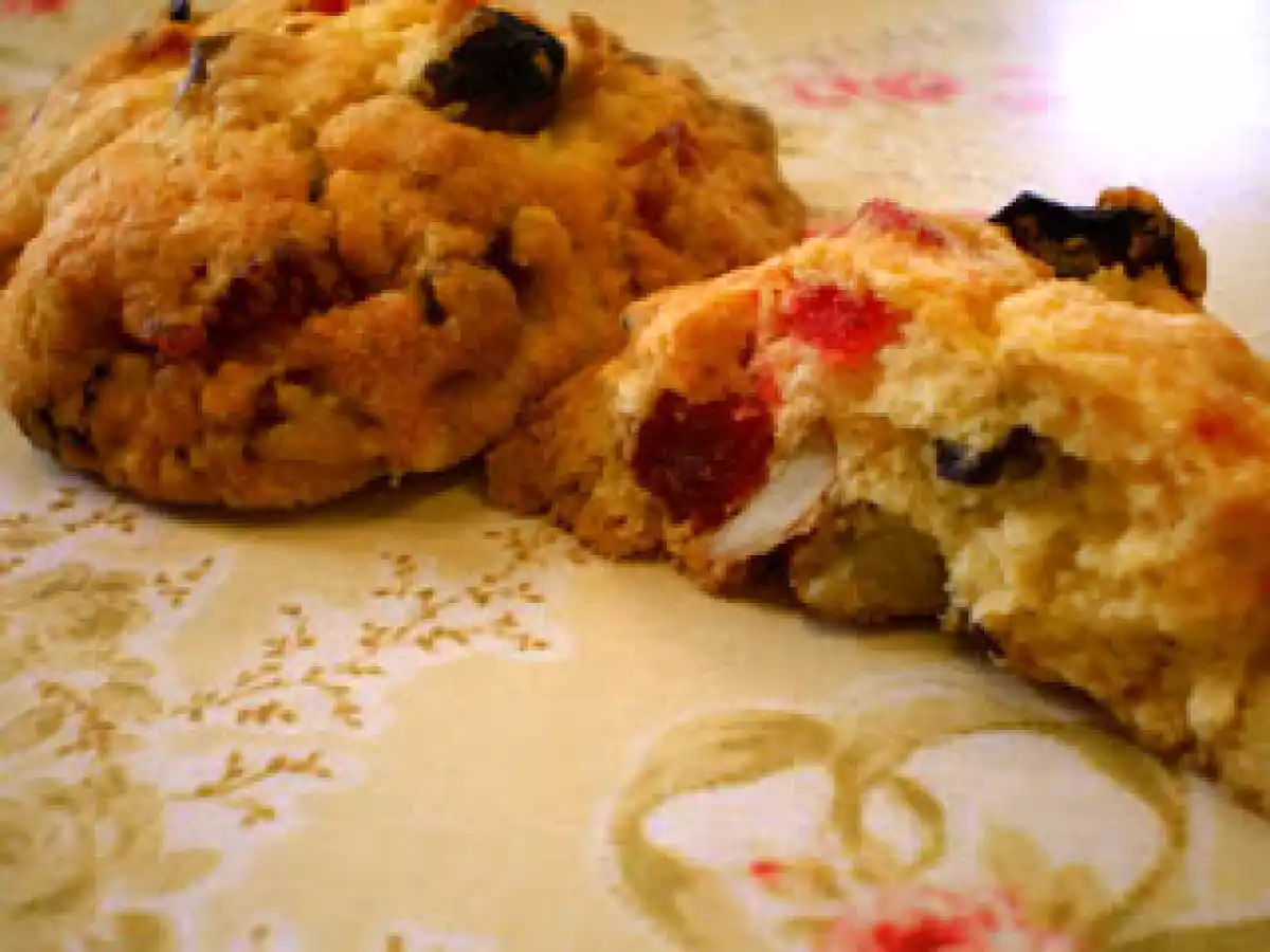 COOKIES aux noisettes, noix, amandes et fraises