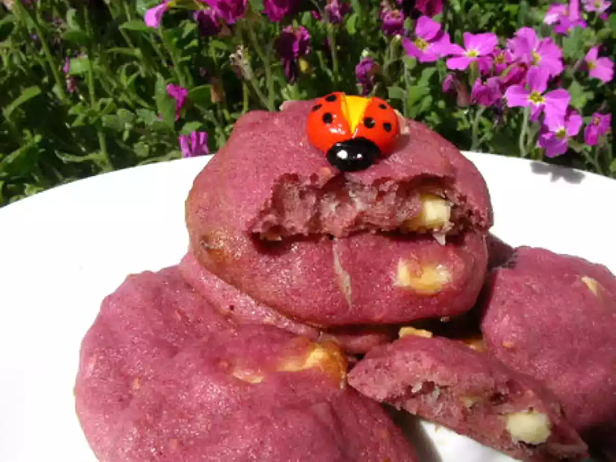 Cookies roses aux framboises, amandes et chocolat blanc