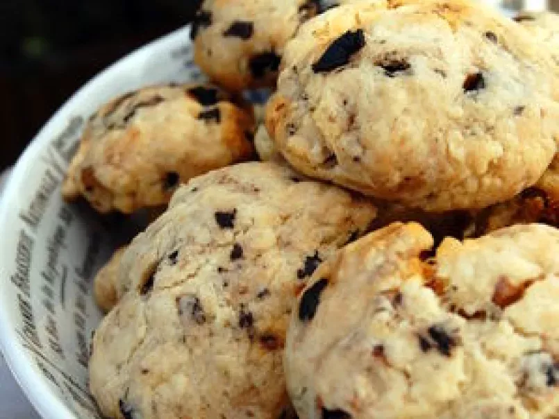 Cookies salés : chorizo, noix & olives noires