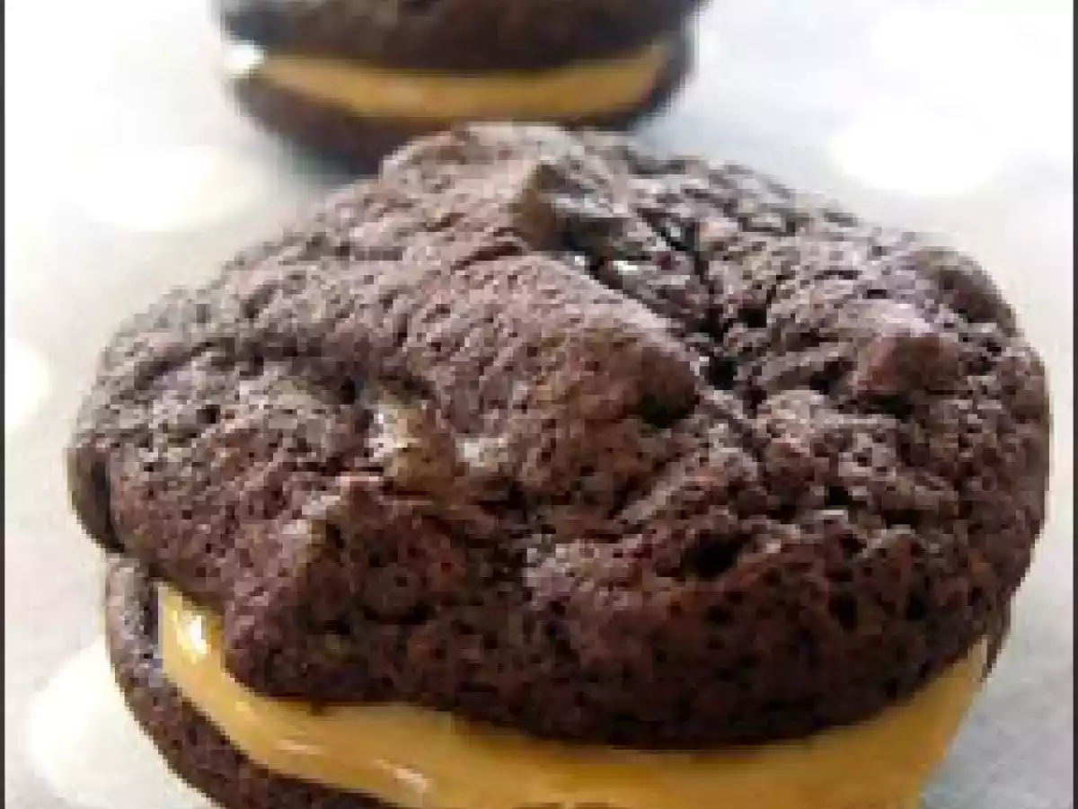 Cookies tout chocolat et beurre de cacahuètes.