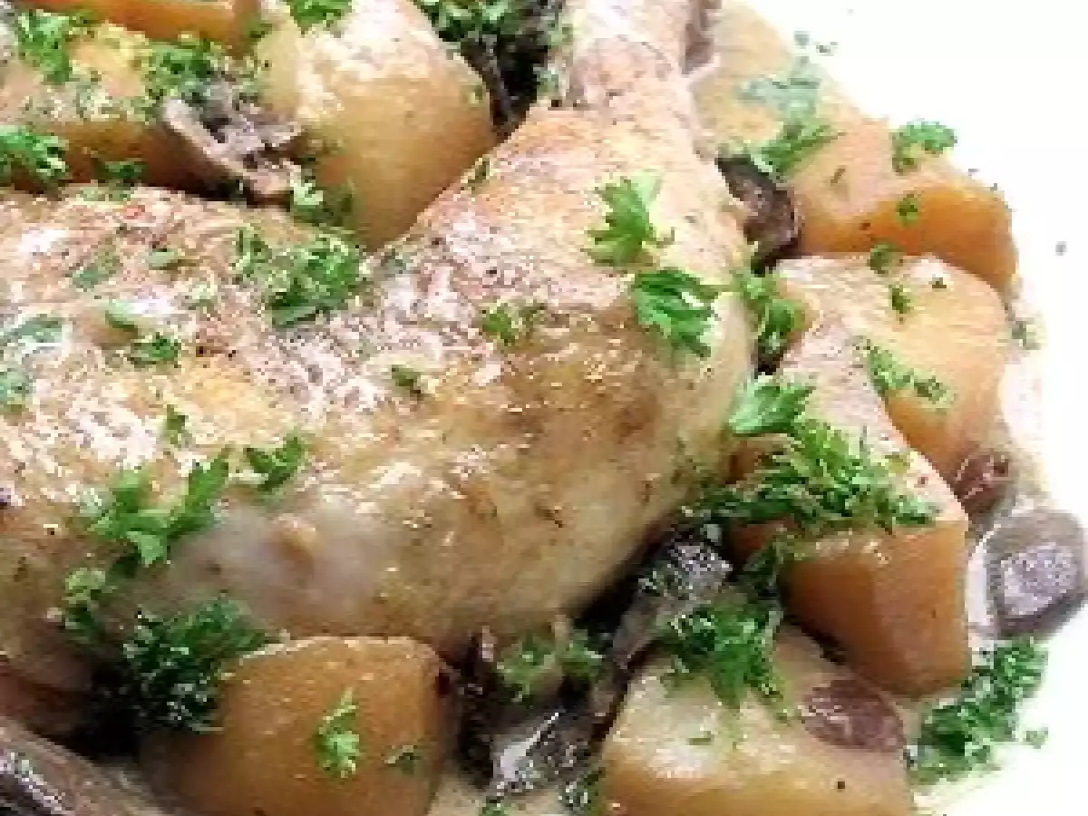 Coquelet aux cêpes et pommes de terre à l'ail