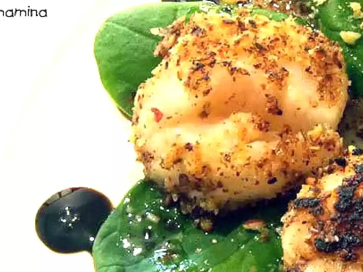 Coquilles Saint Jacques aux noisettes, pousses d épinards et balsamique