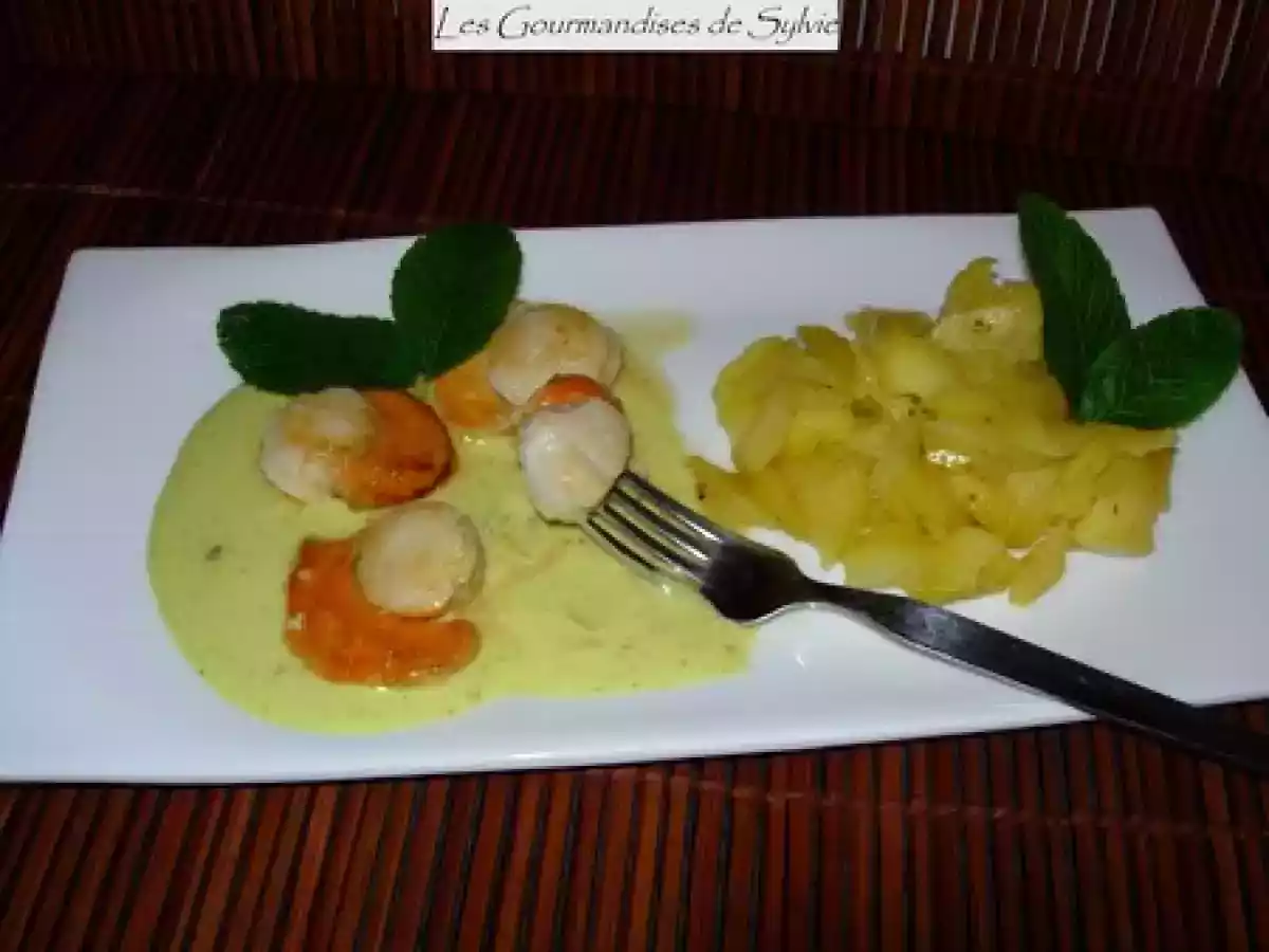Coquilles Saint-Jacques aux Pommes, Curry et Lait de Coco