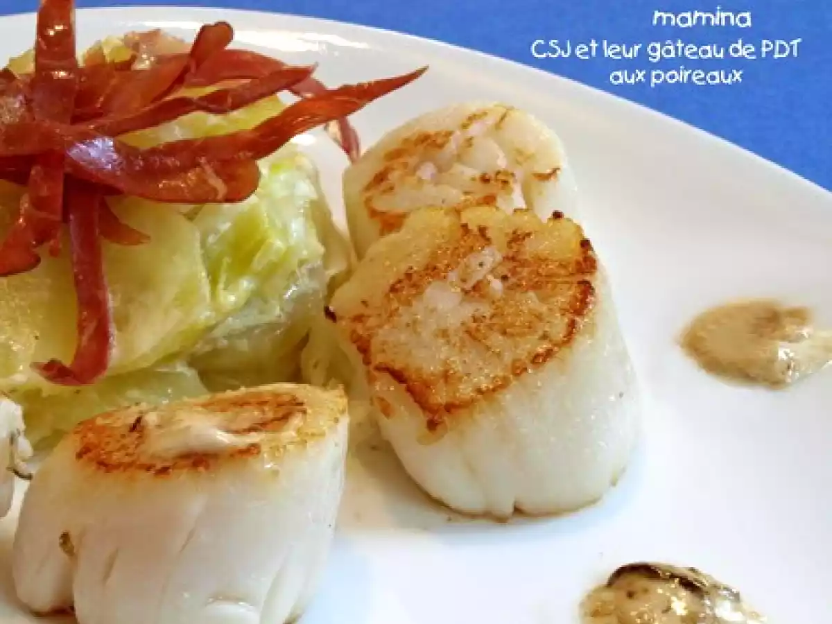 Coquilles Saint Jacques et leur gâteau poireaux-pommes de terre à la cardamome