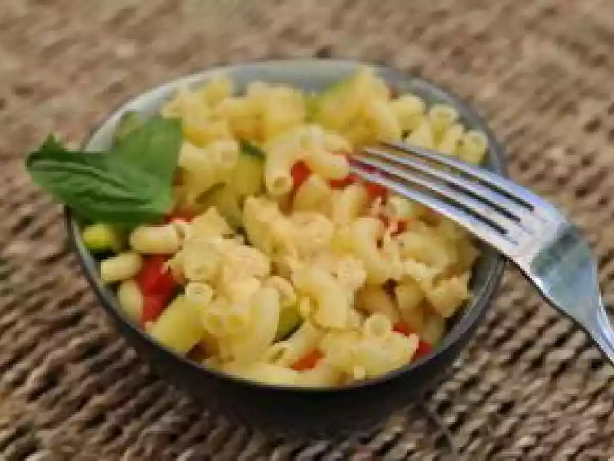 Coquillettes aux courgettes et poivron rouge